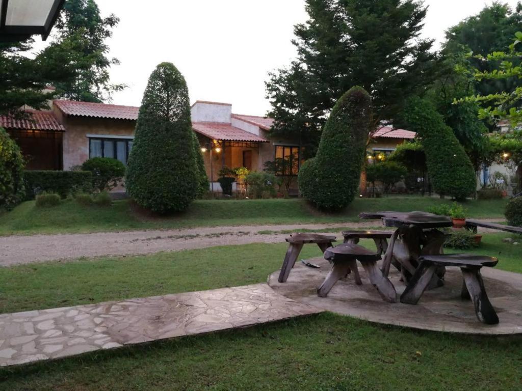 Villa Tuscany Country Resort Suan Phueng Exteriör bild