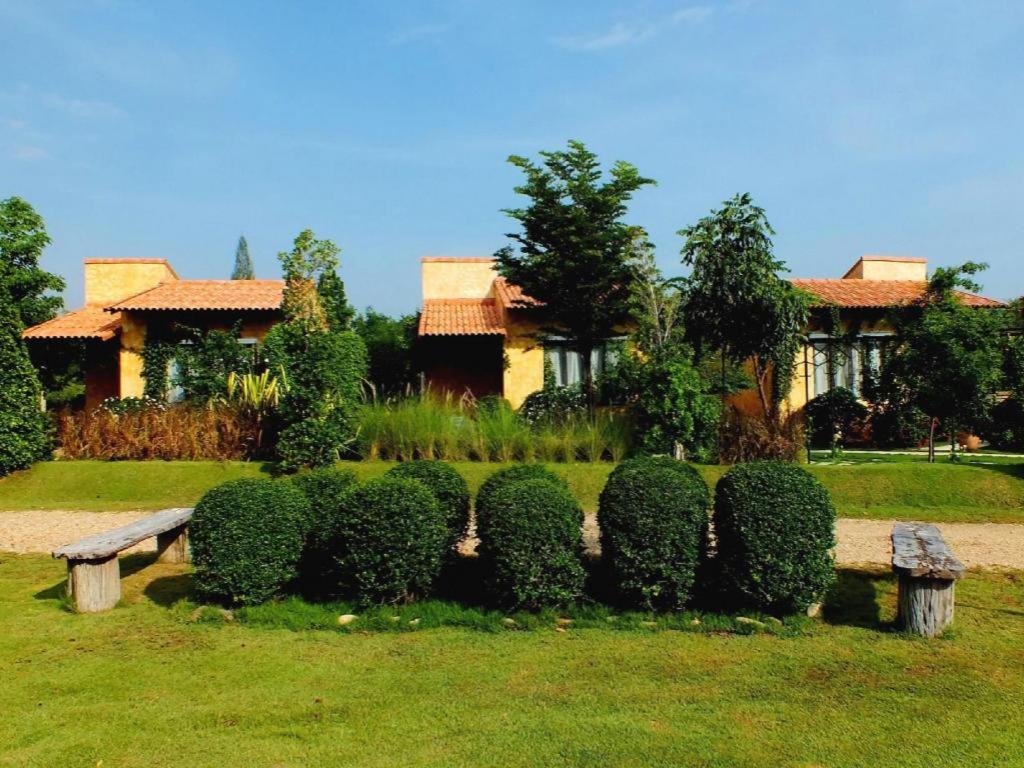Villa Tuscany Country Resort Suan Phueng Exteriör bild