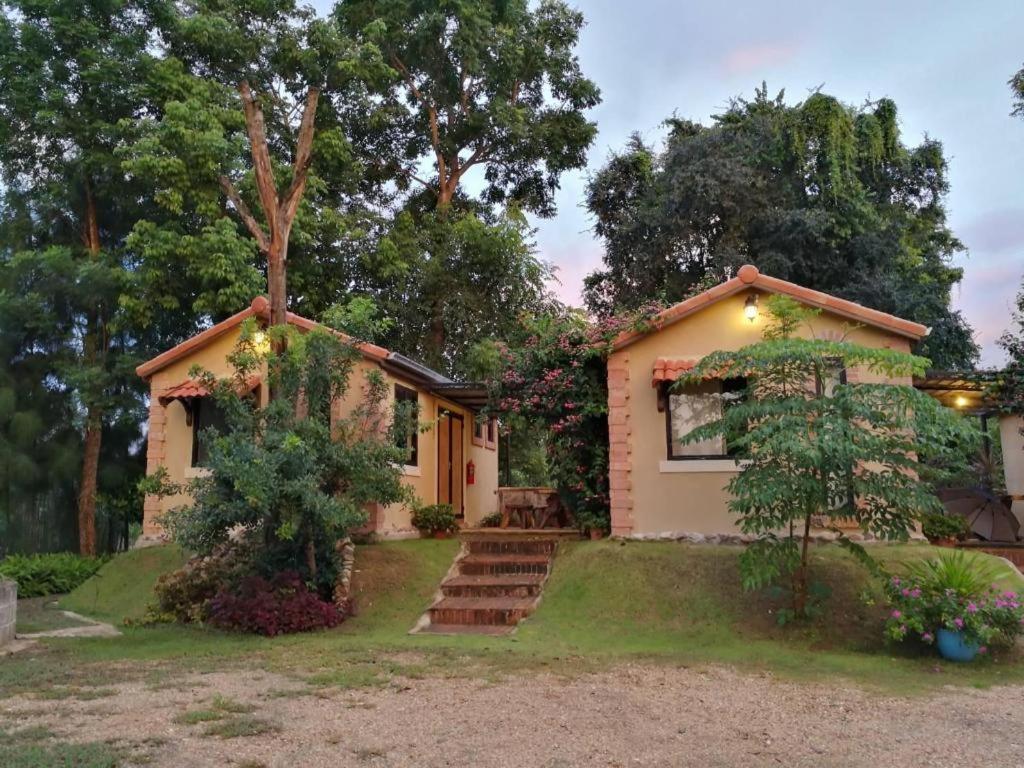Villa Tuscany Country Resort Suan Phueng Exteriör bild