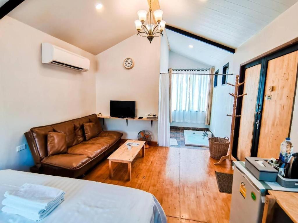 Villa Tuscany Country Resort Suan Phueng Exteriör bild