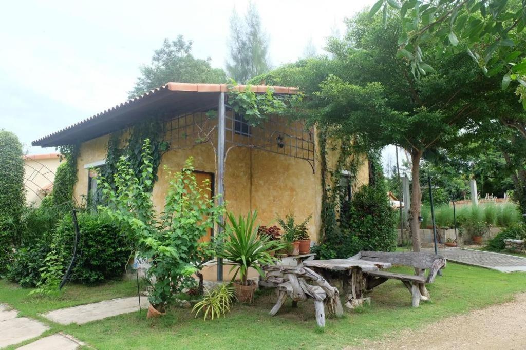 Villa Tuscany Country Resort Suan Phueng Exteriör bild