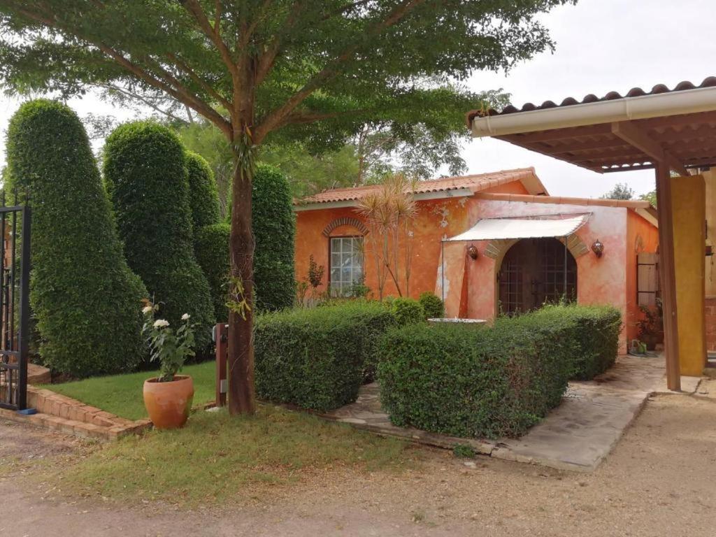 Villa Tuscany Country Resort Suan Phueng Exteriör bild