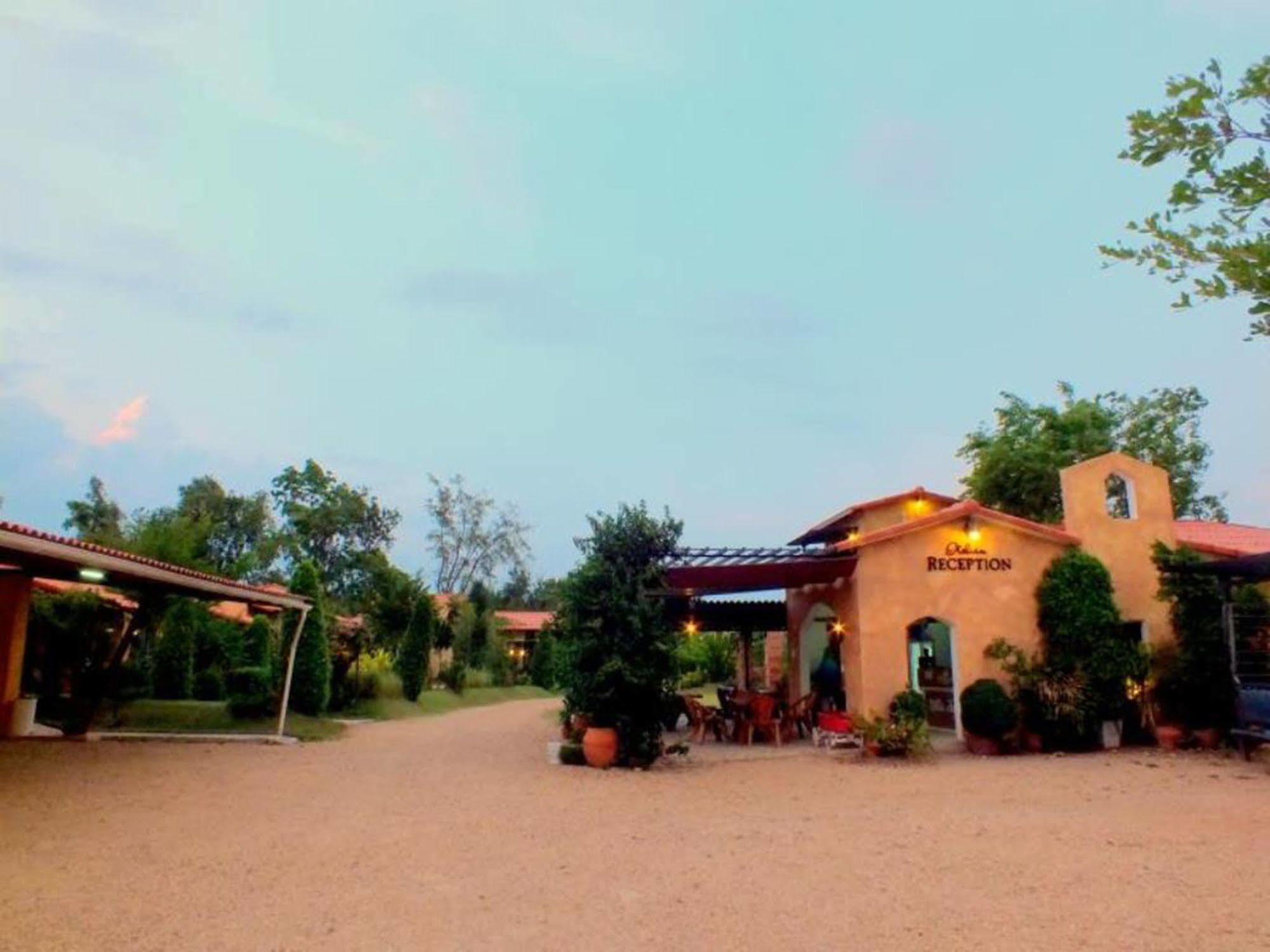 Villa Tuscany Country Resort Suan Phueng Exteriör bild